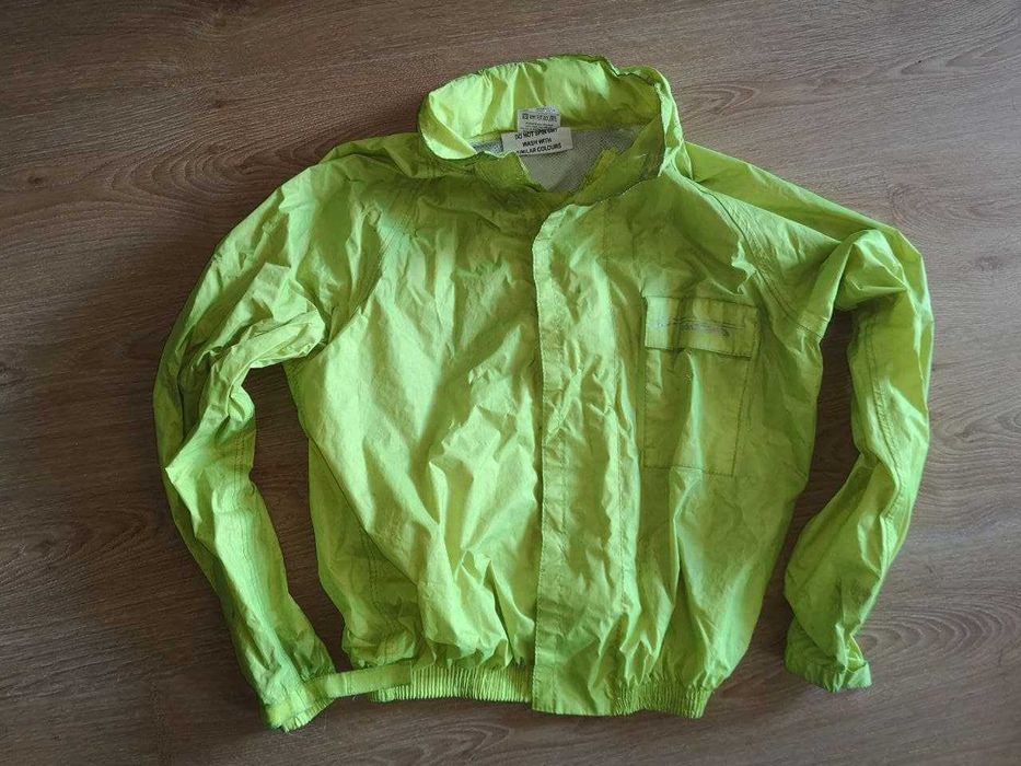 Impermeavél (casaco  S + calça M + bota 42 )