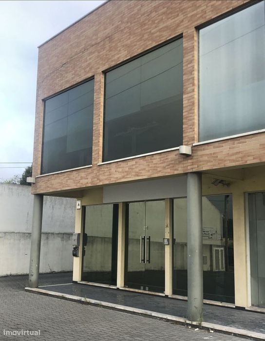 Escritório moderno pronto e funcionar em edifício comercial -serviços.