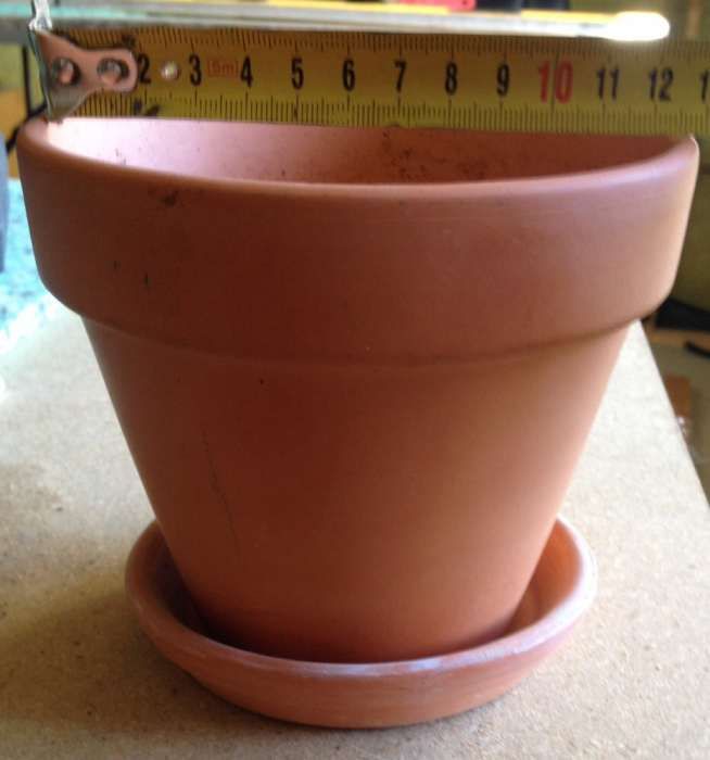 Vasos em terracota com prato