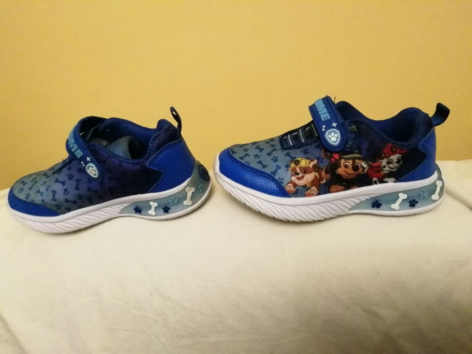 Psi patrol sneakersy LED chłopięce Paw migające świecące adidasy buty