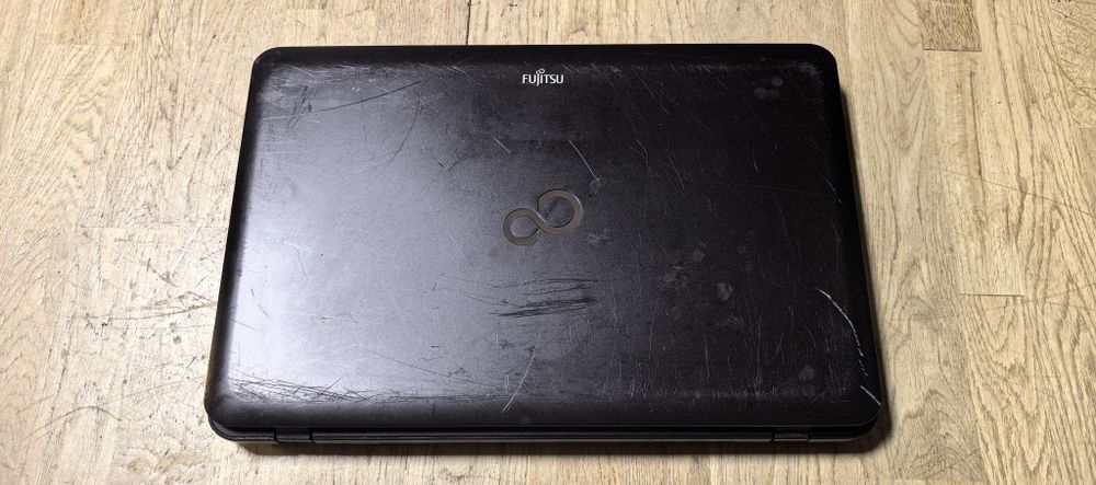 Ноутбуки Asus R556/Fujitsu Lifebook AH502/Medion E7220/Дефект: 639 грн ...