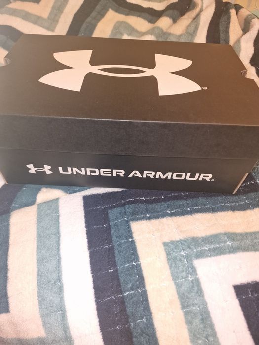 Продаються жіночі кросівки