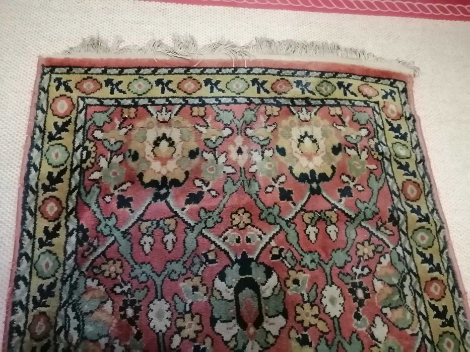 Tapete de quarto, usado, em bom estado, 0,83m x 2,5m.