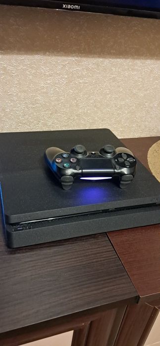 Продам консоль PS4 slim 500