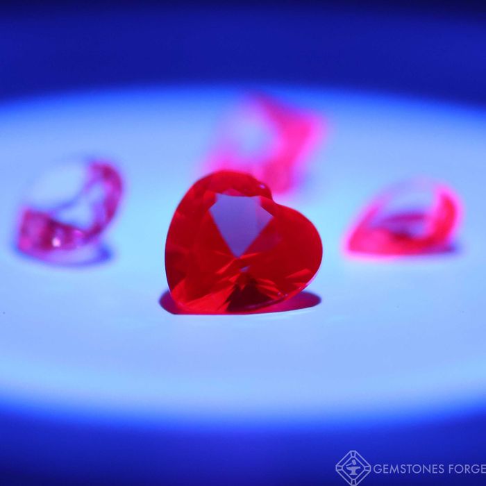 Szafir Laboratoryjnie wytworzony różowy 6x6 mm