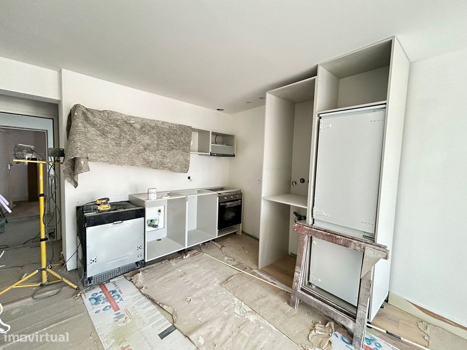 VENDE-SE T2 Duplex Novo c/ Cozinha Equipada no Centro de Braga — São Victor, Braga