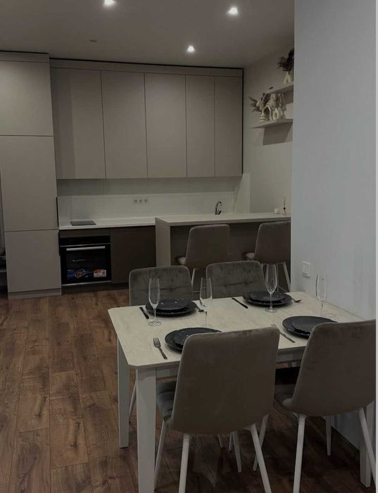 Затишна ! кімнатна квартира  на Гераневій