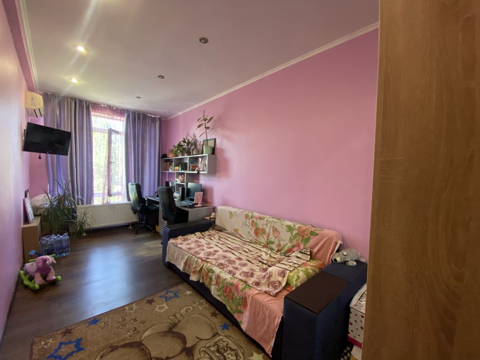 Продам 2к квартиру на Вахтанга Кікабідзе, 12