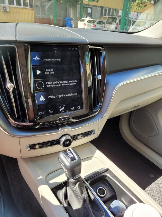 VOLVO XC60 2018r Momentum 190 KM