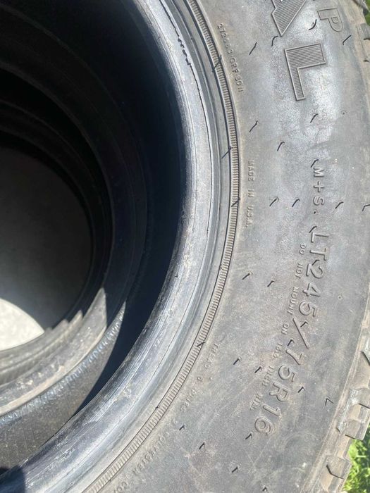 Три болотяні шини LT 245/75 R16