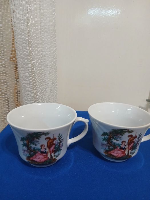 Чашки фарфоровиє