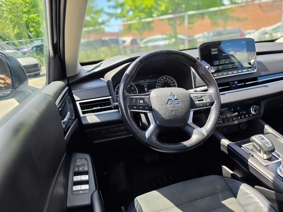 Mitsubishi Outlander SEL      2022