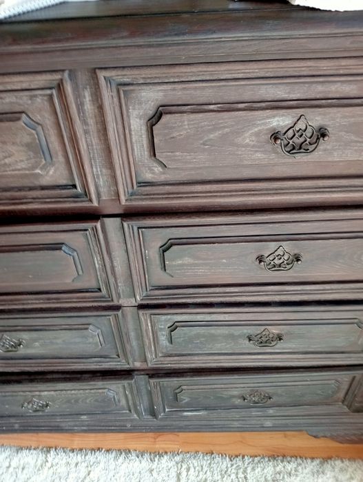 Cómoda em madeira maciça para restauro