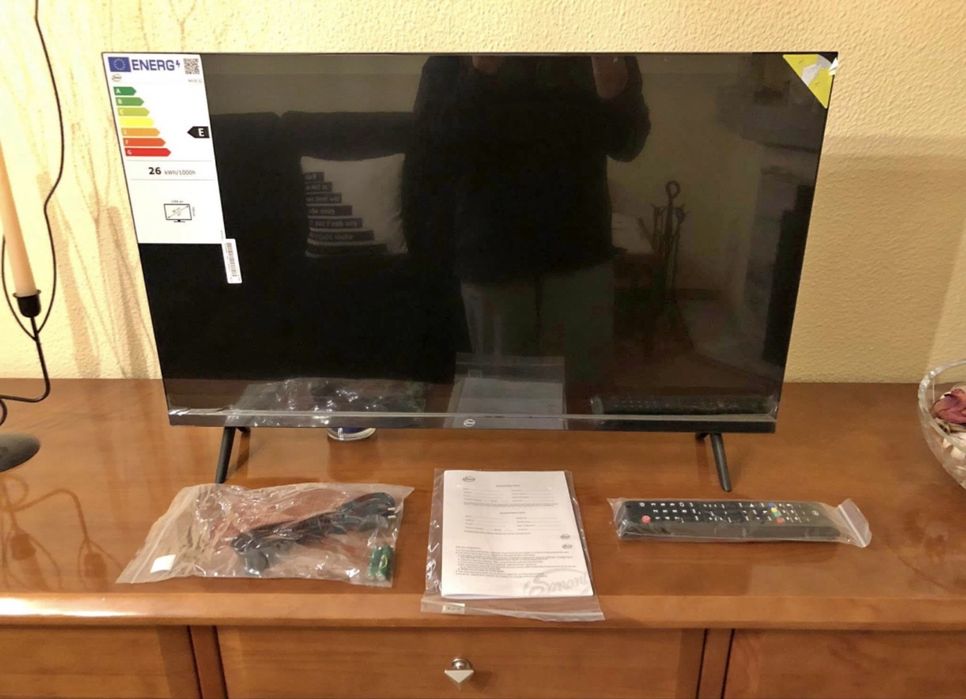 Televisao eSmart nunca usada, caixa original