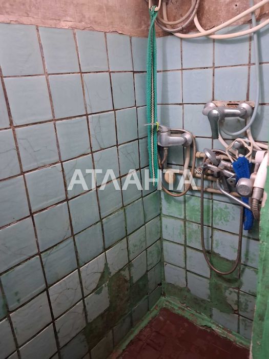 Комната 23,5 кв. в коммунальной квартире на среднем этаже в Лузановке.