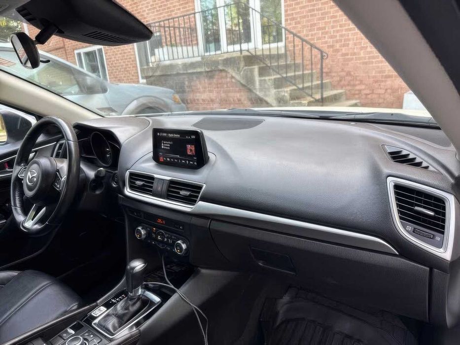 Mazda 3 Touring      2017