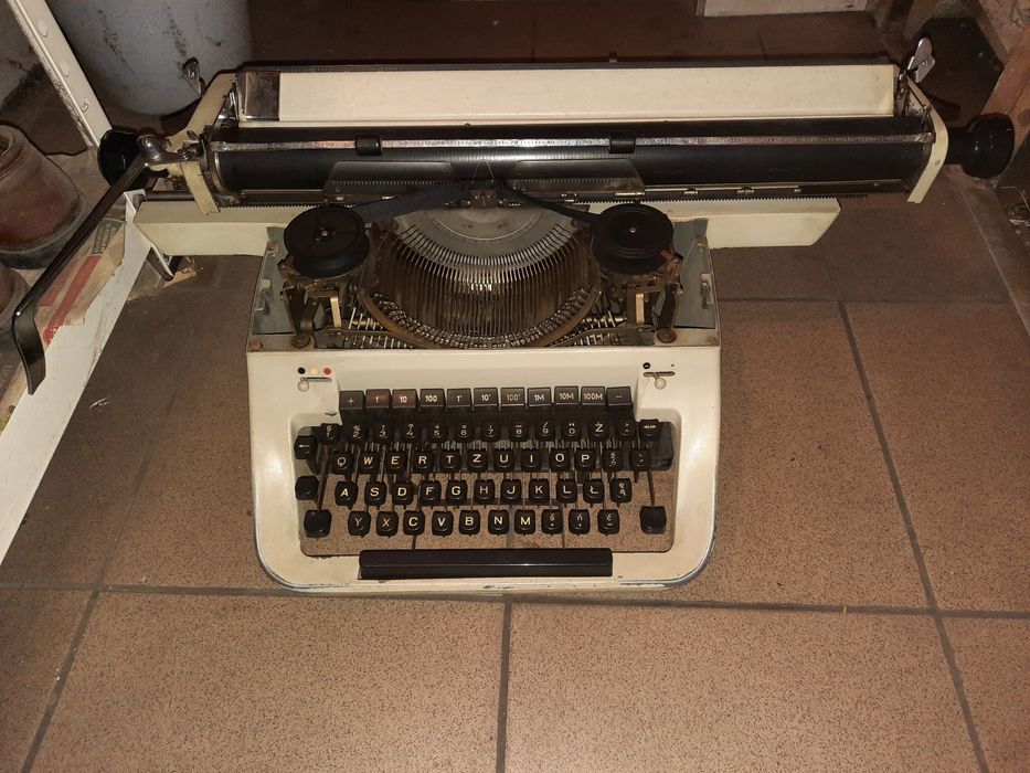 Maszyna do pisania Łucznik