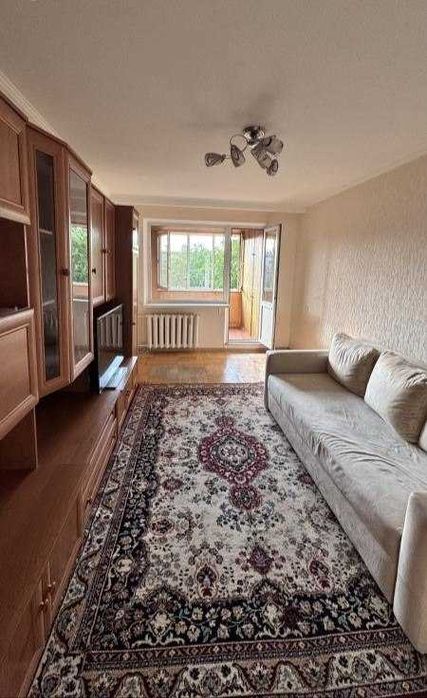 Продам 2-кімнатну квартиру на Черемушках, вул. Олексія Вадатурського