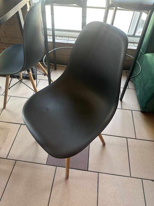 Продам стільці чорного кольору