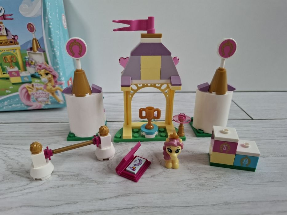 Klocki LEGO Disney 41144 Stajnia Fuksji