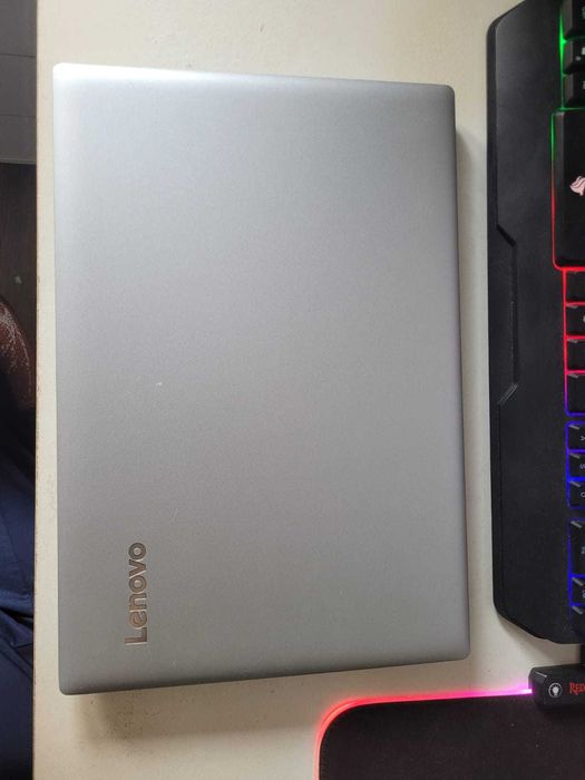 Portátil Lenovo 15.6''