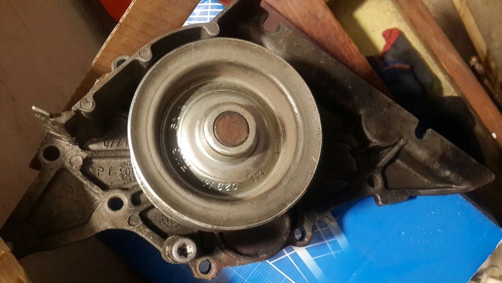 Водяной насос (помпа) Volkswagen Touareg