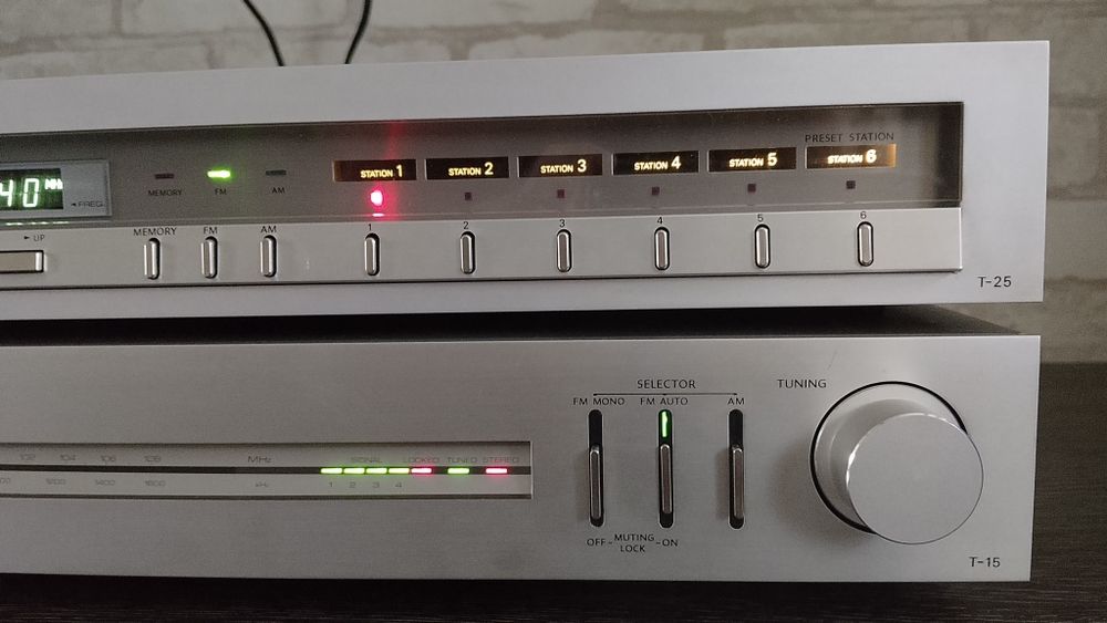 ONKYO T-15, T-25 Stereo Tuner