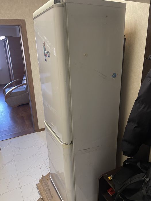 Холодильник Ariston