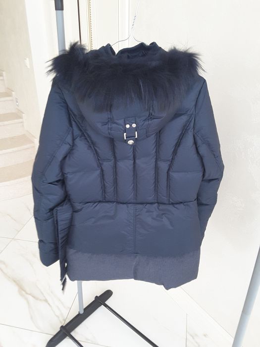 Пуховік дуже теплий Італія для дівчинки  14-15 років