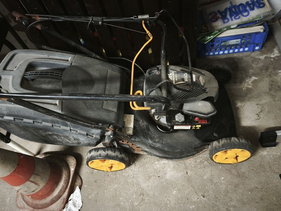 Cortador de relva a gasolina