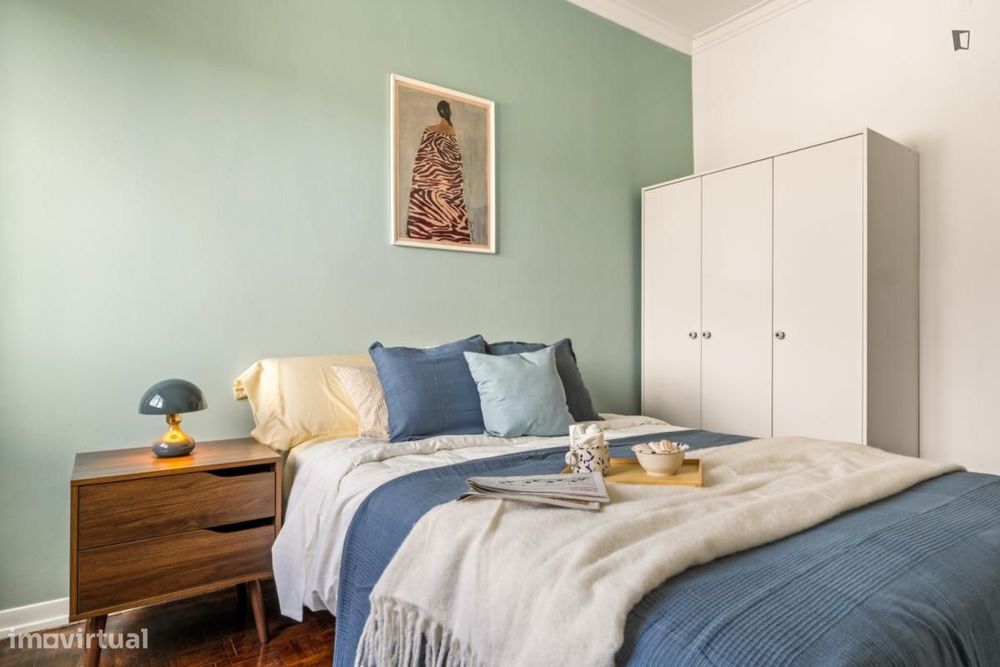 Quarto - localizado em Campolide Lisbon
