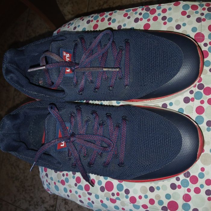 Levi's кросівки унісекс розмір 37. Устілка 23.5 см