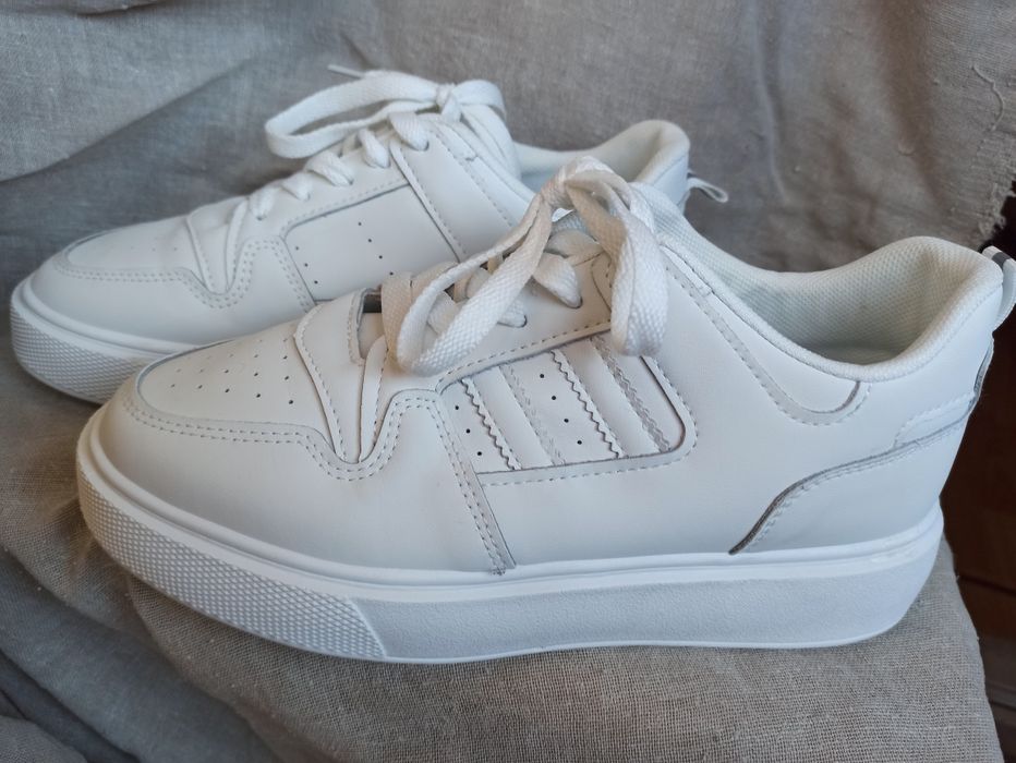 Кросівки шкіряні 38 розмір