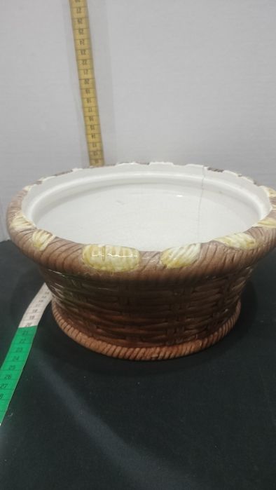 Tigela em barro em castanho