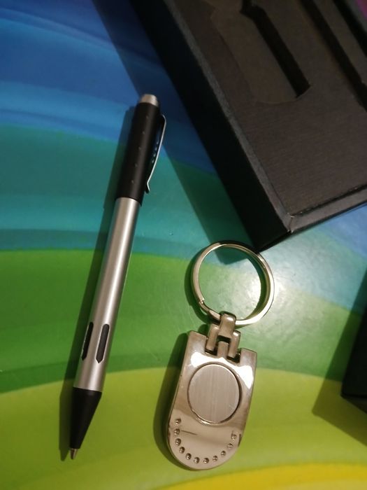 Conjunto de porta chaves e esferográfica