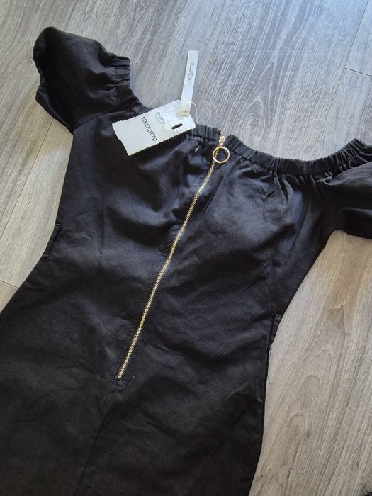 Vestido Preto Justo com Cinto

Tem dois pequenos bolsos no peito
Fecho