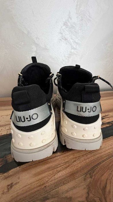 Продам кросівки Liu.Jo б/у