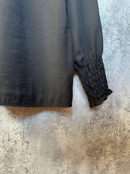 Чорна блуза з довгими рукавами COS