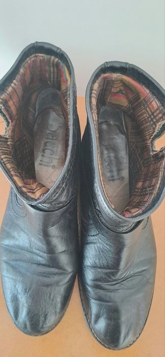 Botins pretos em pele tam 39,muito confortáveis e quentinhos