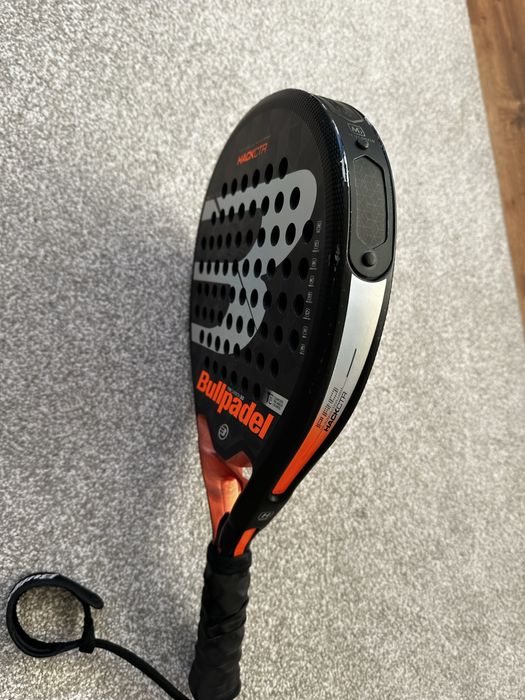 Raquete de Padel Bullpadel usada – Bom estado