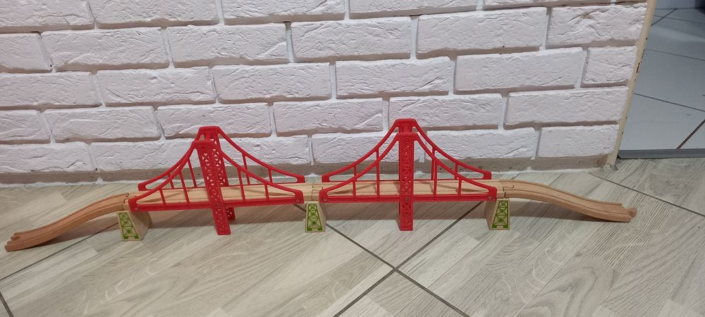 Czerwony,  podwojny most Brio tory drewniane