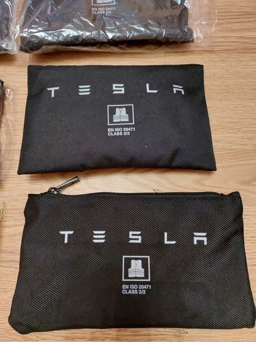 Дорожня Желетка Tesla model 3 Y S X