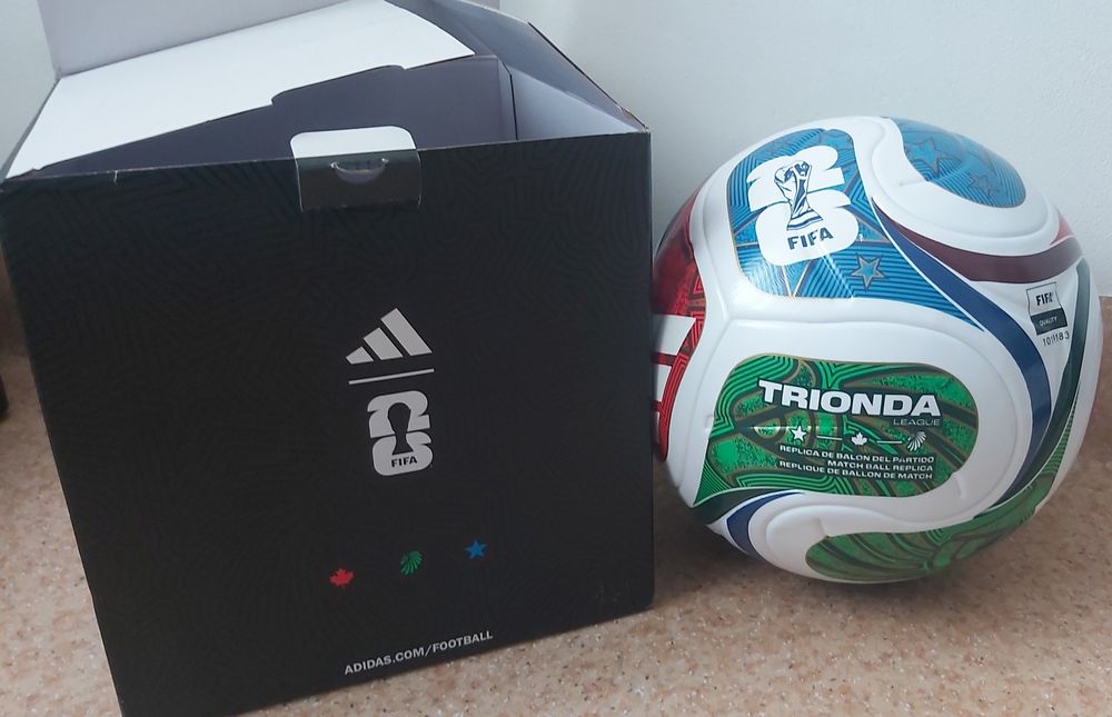 Adidas, Piłka nożna Mistrzostw Świata 2026 TRIONDA JD8045, rozmiar 5