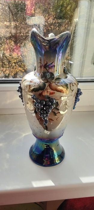 Керамический кувшин с лепниной