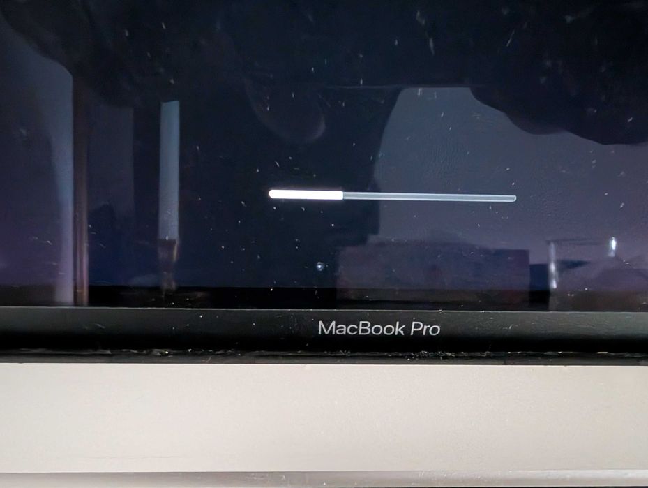 MacBook Pro 16" 2019 / 2.6GHz i7 / 32Gb RAM / 512Gb SSD / English Keyboard