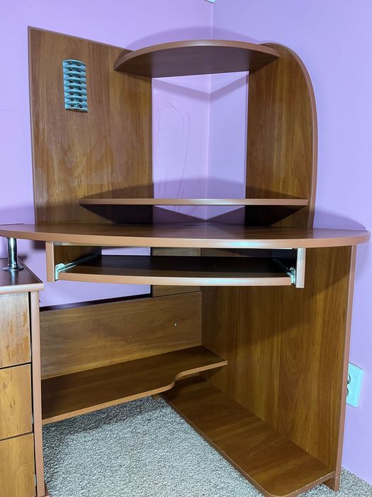 Кутовий стіл для роботи чи навчання