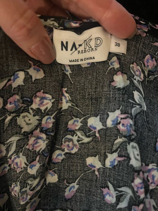 Sukienka z wiskozy NA-KD 38