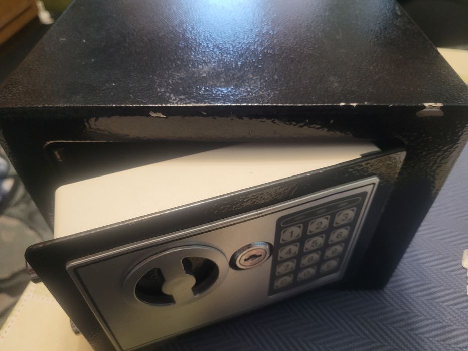 Sejf metalowy solidny