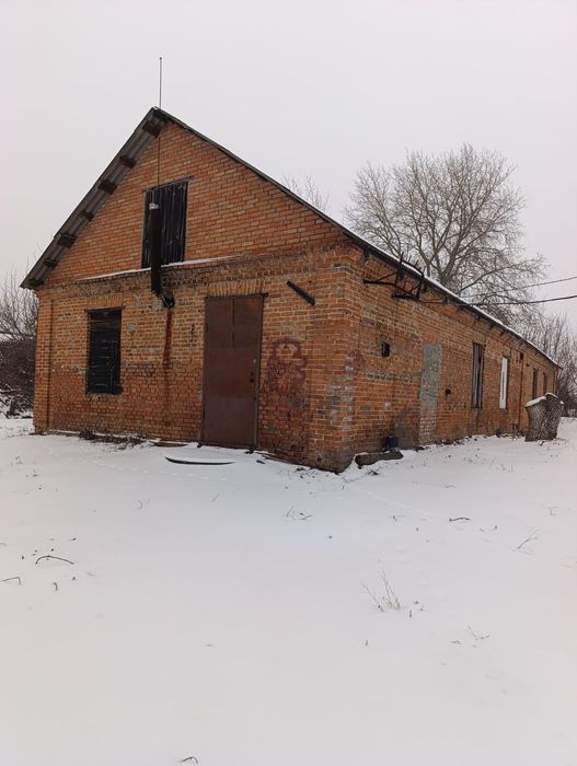 Продам приміщення в центрі села