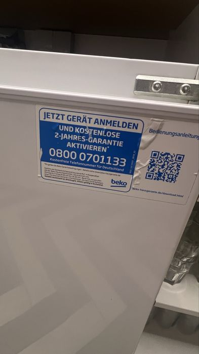 Однокамерний вбудований холодильник з морозильною камерою Beko